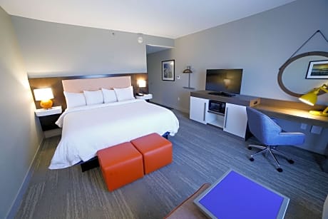 King Room W/ Microwave/Fridge