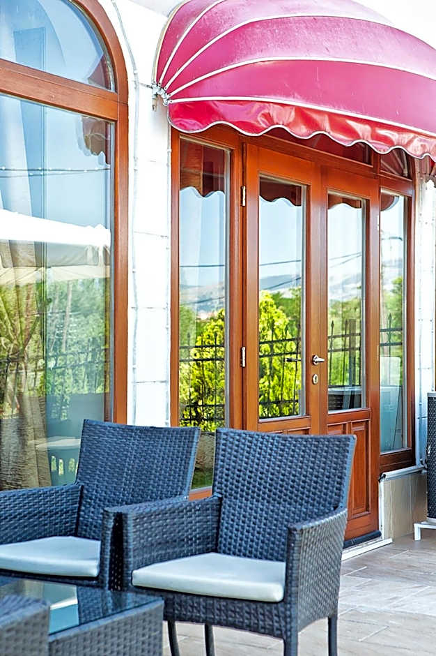 Anastassiou Hotel - Bike and motorcycle friendly hotel