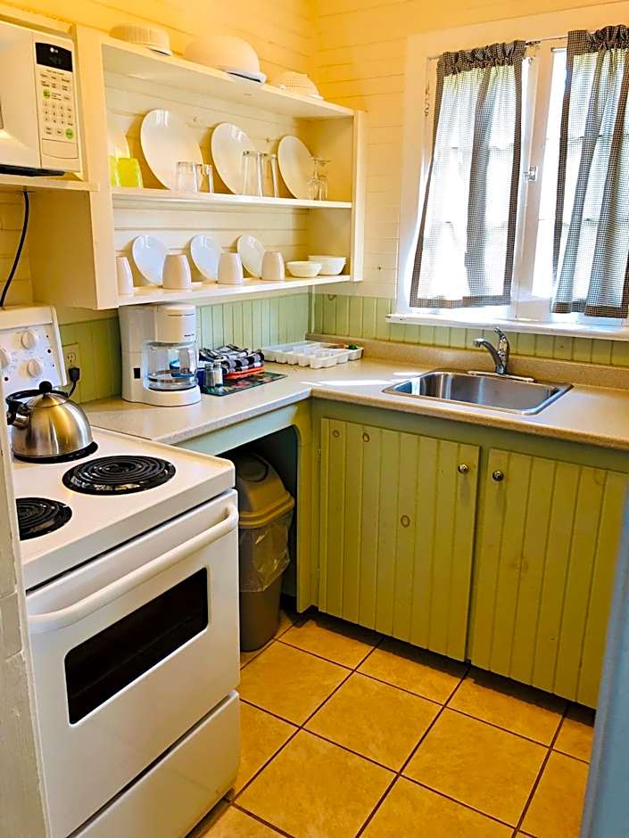 Green Gables Bungalow Court