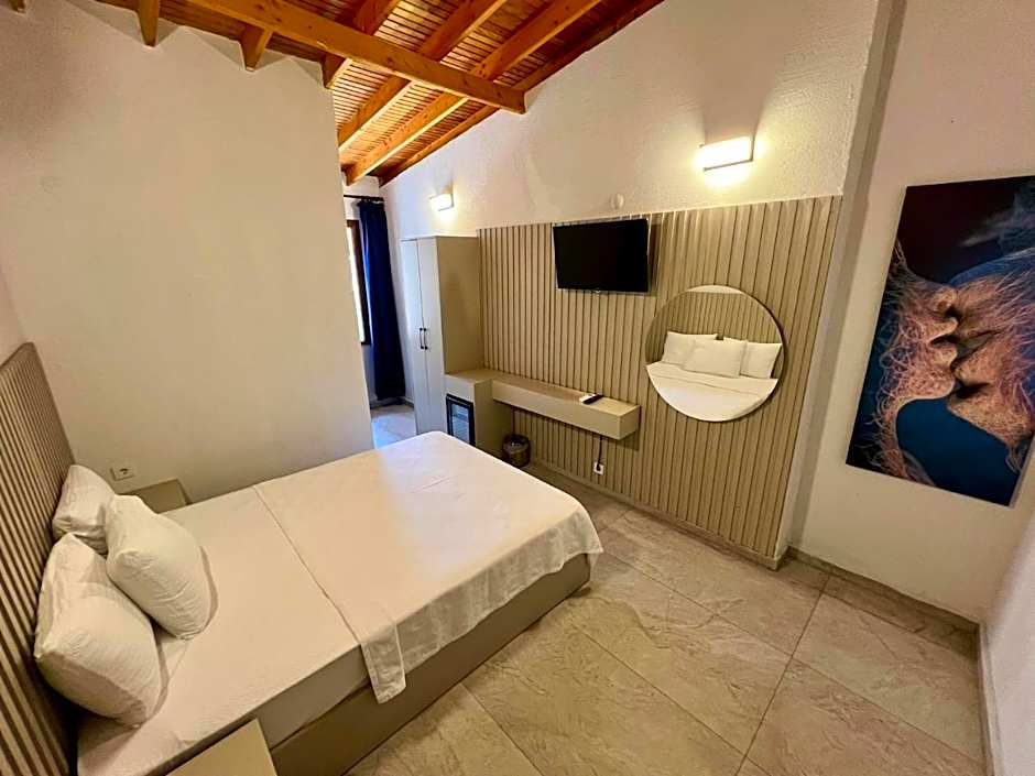 Ados Hotel