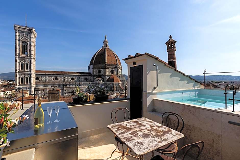 Donati Luxury Tower Suites