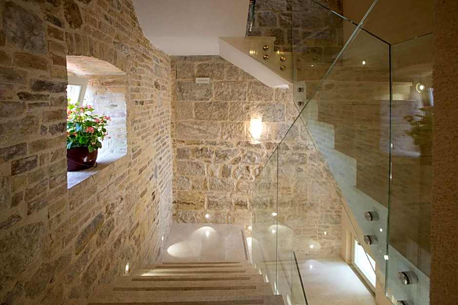 Aspalathos Residence