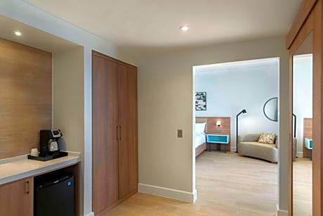 King Room with Roll-In Shower - Mobility Access