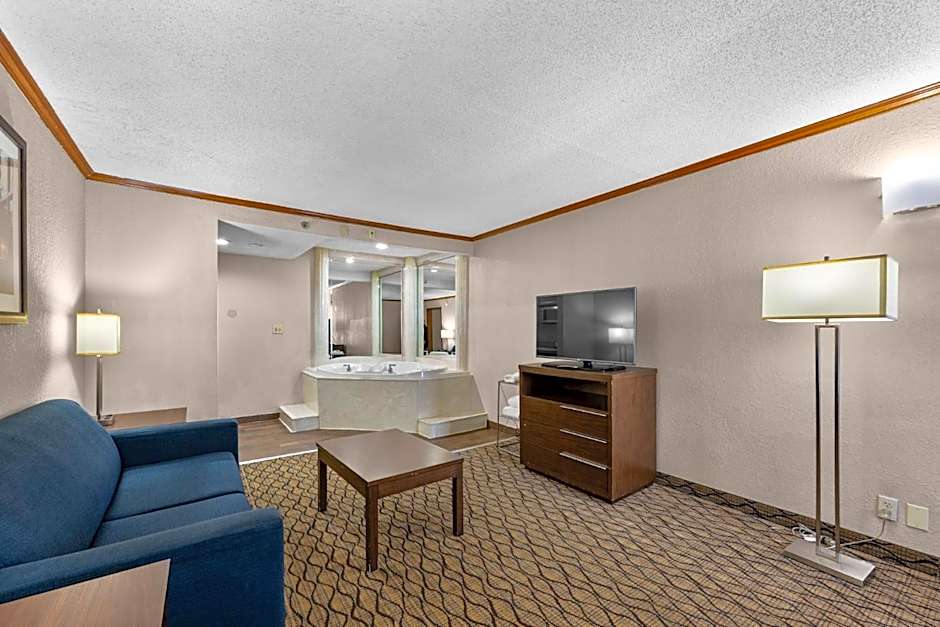 Baymont by Wyndham Madison Heights Detroit Area