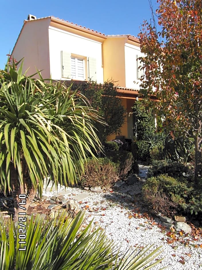 Patrimonio chambre avec commodités chez l’habitant