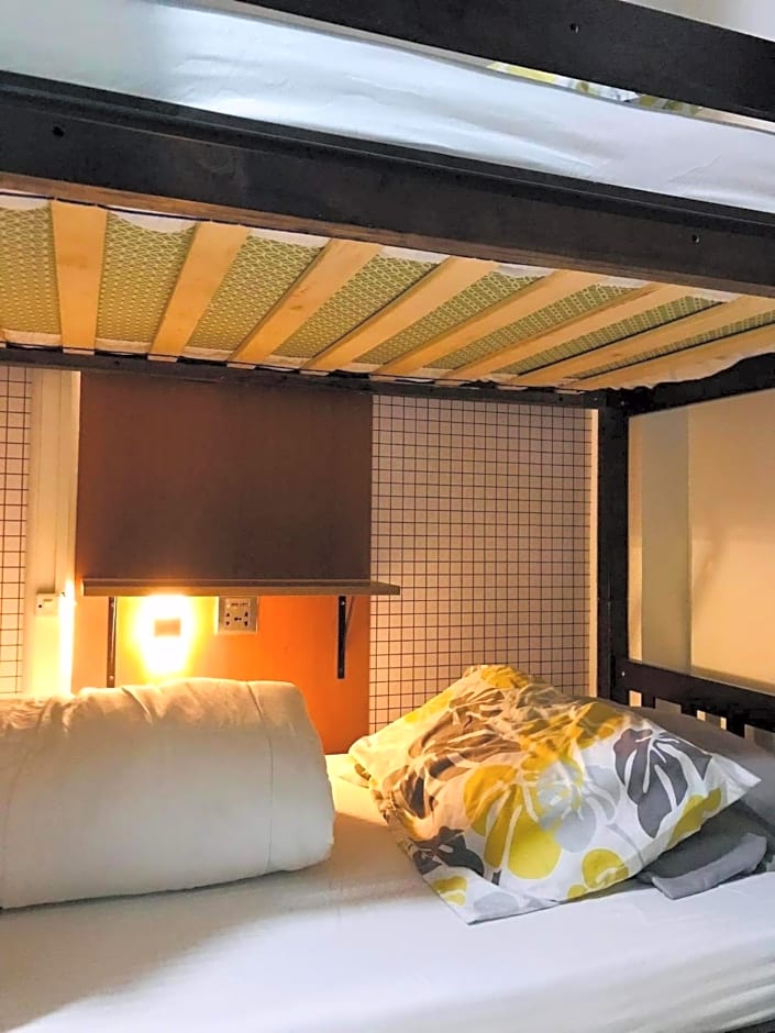 CHE & JAMES FEMALE GUEST House COLON, CEBU