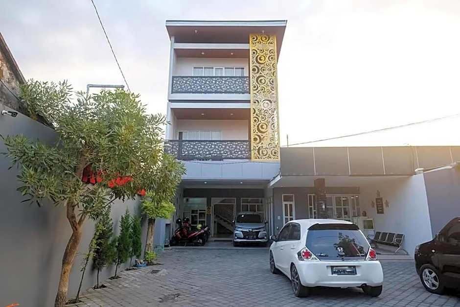 RedDoorz near Klaten Train Station