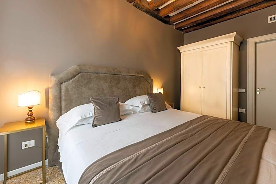 San Teodoro Palace - Luxury Apartments