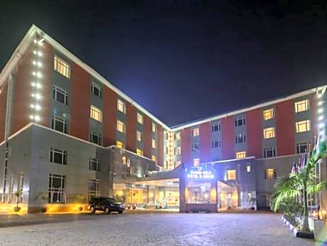 Grand Pela Hotel And Suites