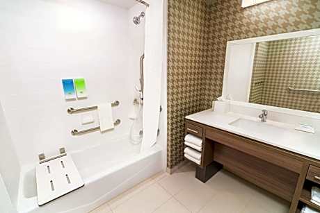 King Studio - Mobility and Hearing Access/Non-Smoking