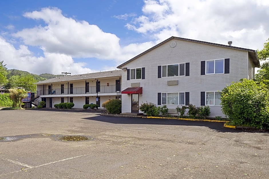 Garibaldi Inn at the Bay