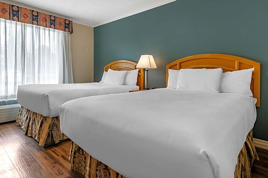 Econo Lodge Inn & Suites