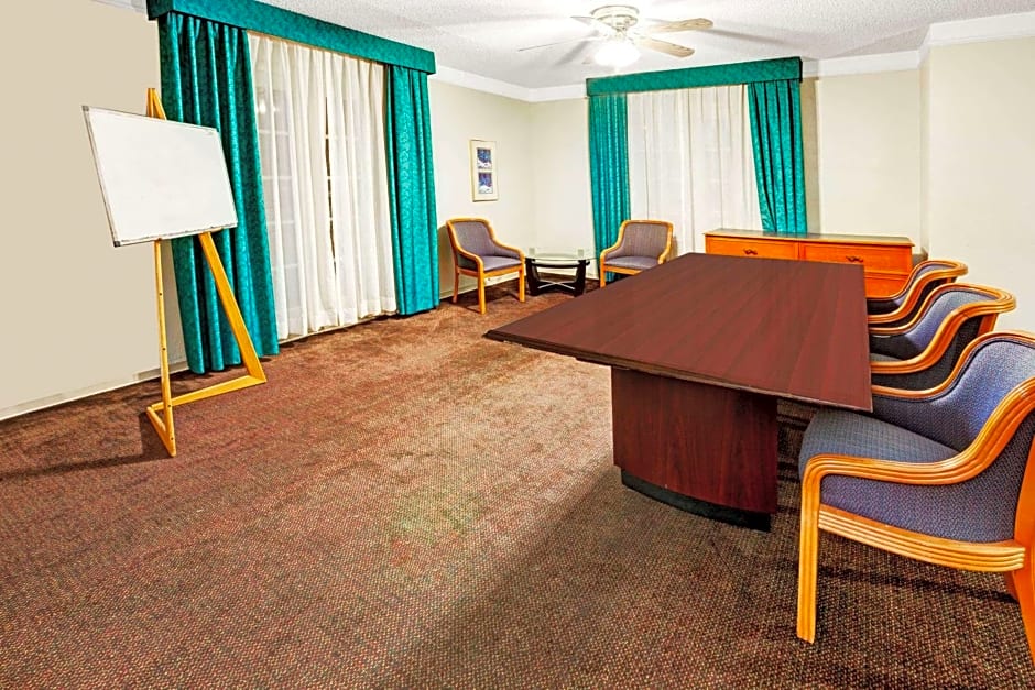 Travelodge by Wyndham North Richland Hills/Dallas/Ft Worth
