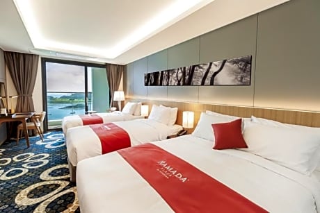 1 Double Bed 1 Single Bed 3 Bedding Sets Non-Smoking