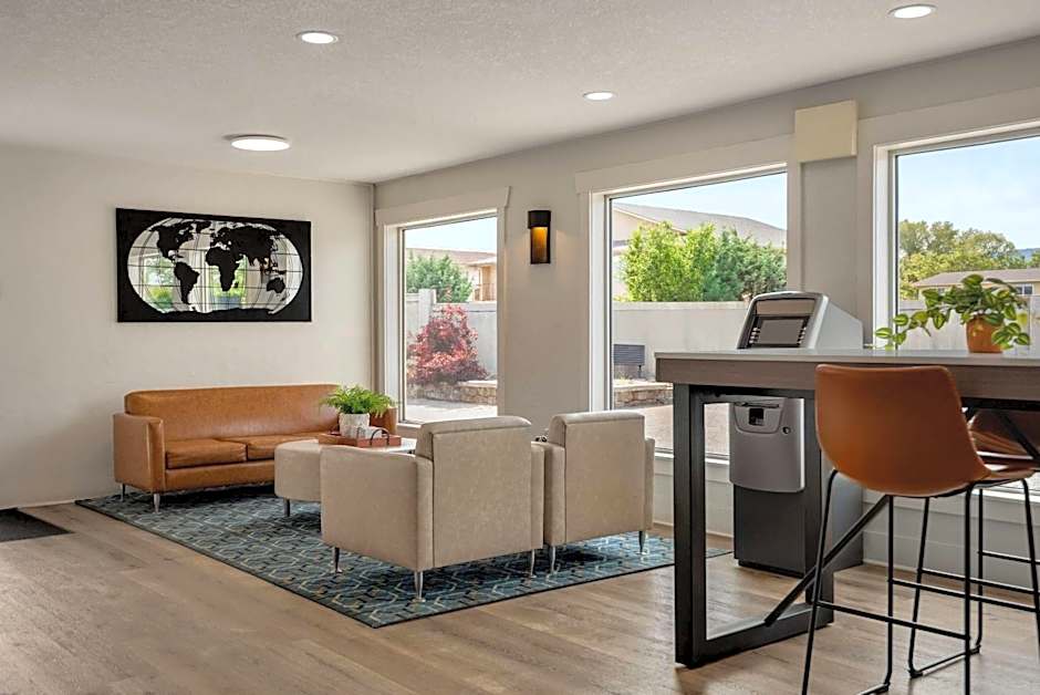 Days Inn by Wyndham Kelowna