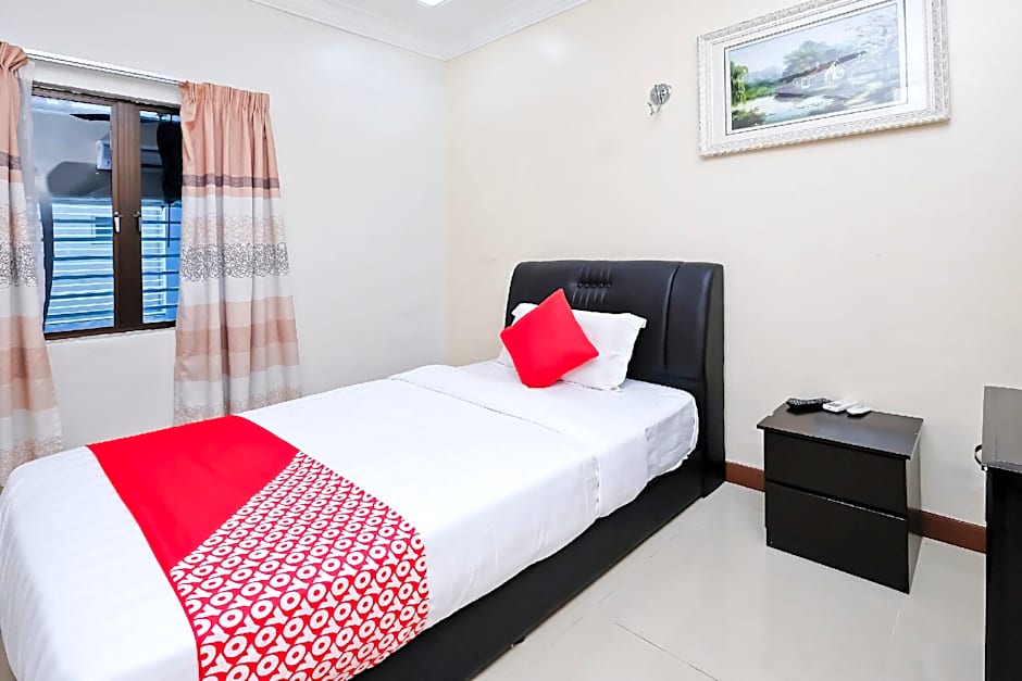 OYO 714 Arina Hotel