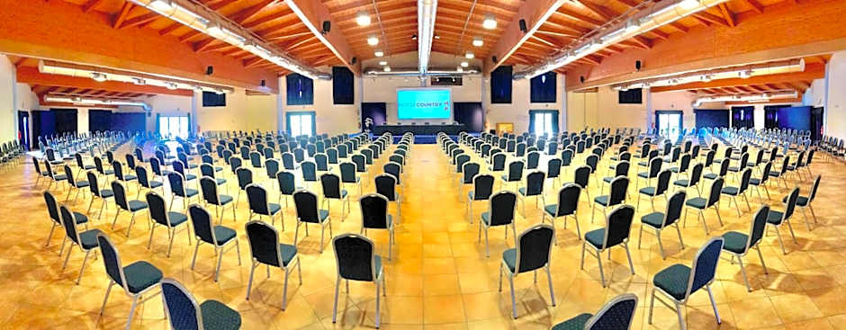 Hotel with swimming-pool in Arborea just 600 meters from the sea