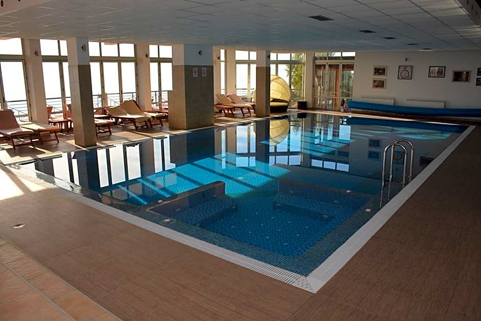 Milmari - Breakfast and pool