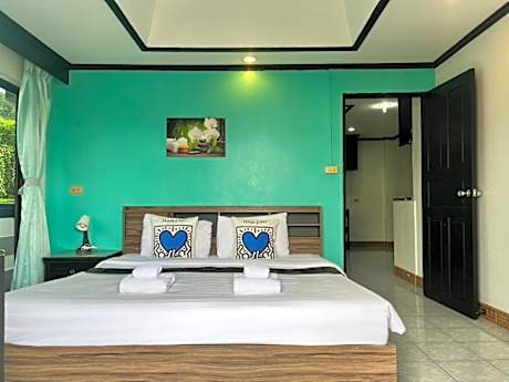 Classic One-Bedroom Apartment with King Bed