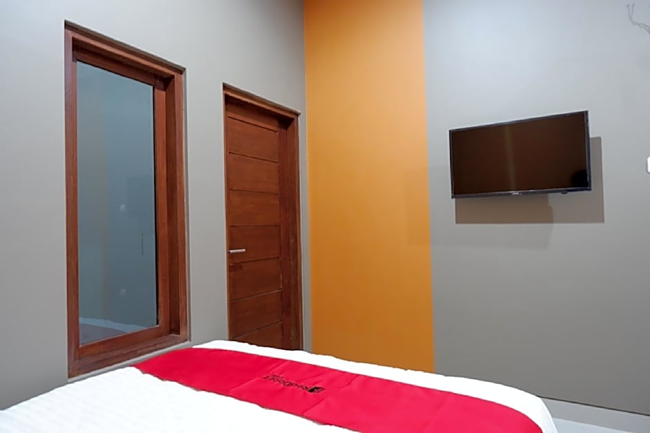 RedDoorz Syariah near Stasiun Tegal