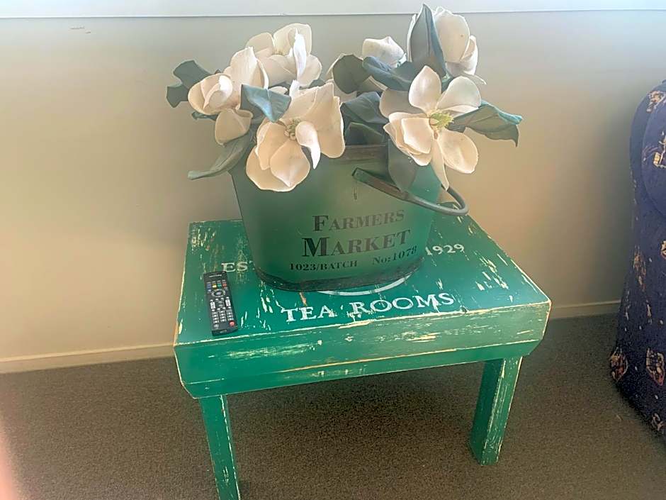 FatOwl Motel, Bar & Eatery