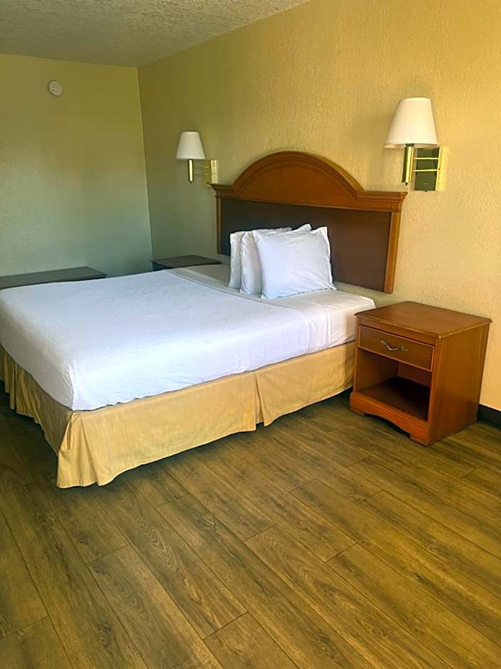 Hole Inn the Wall Hotel - Sunset Plaza - Fort Walton Beach