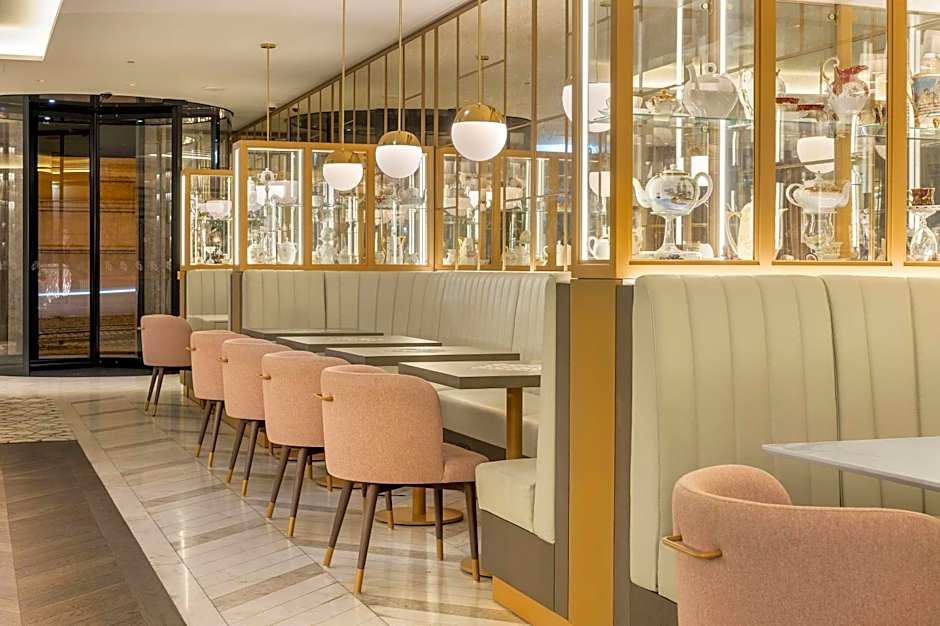 The Emerald House Lisbon, Curio Collection by Hilton