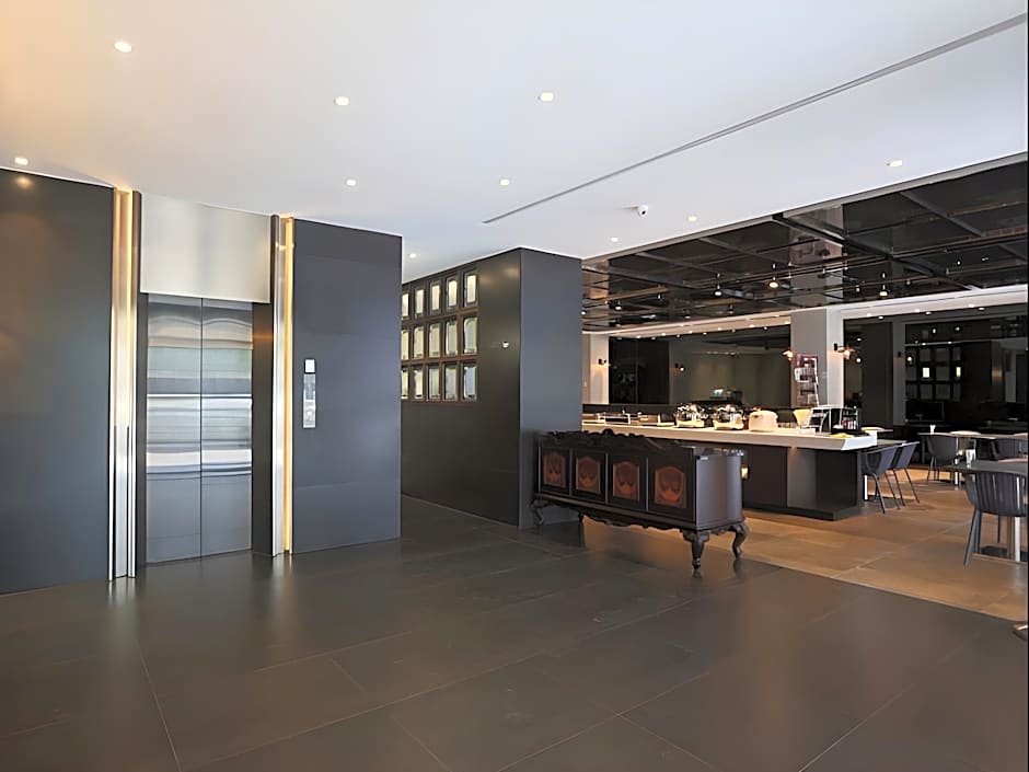 Royal Group Hotel Buo Ai Branch