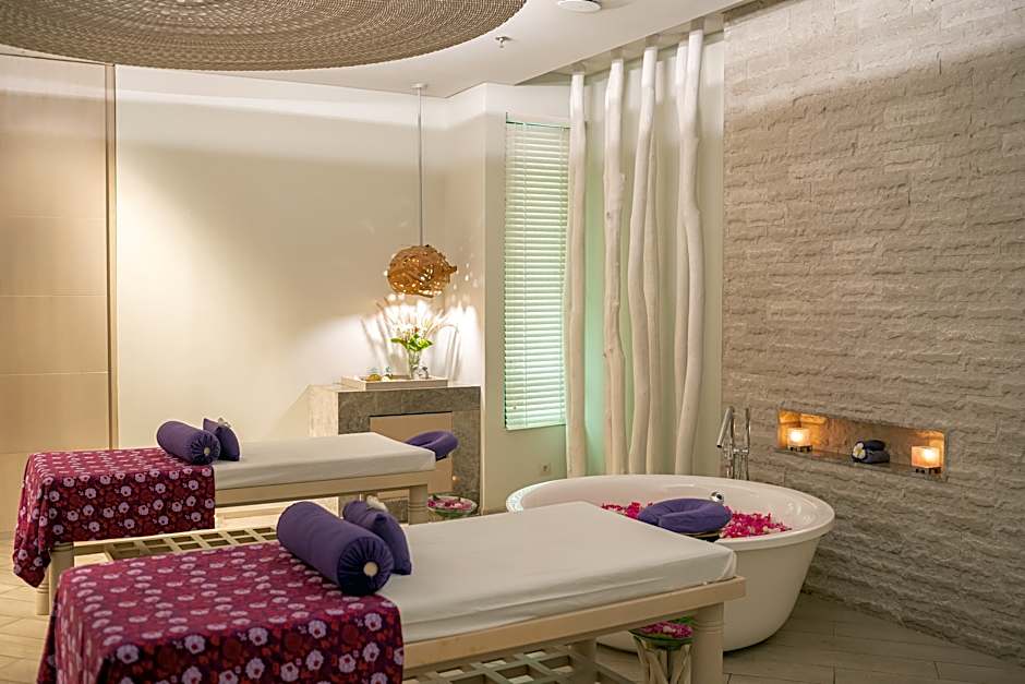 AYANA Komodo Waecicu Beach