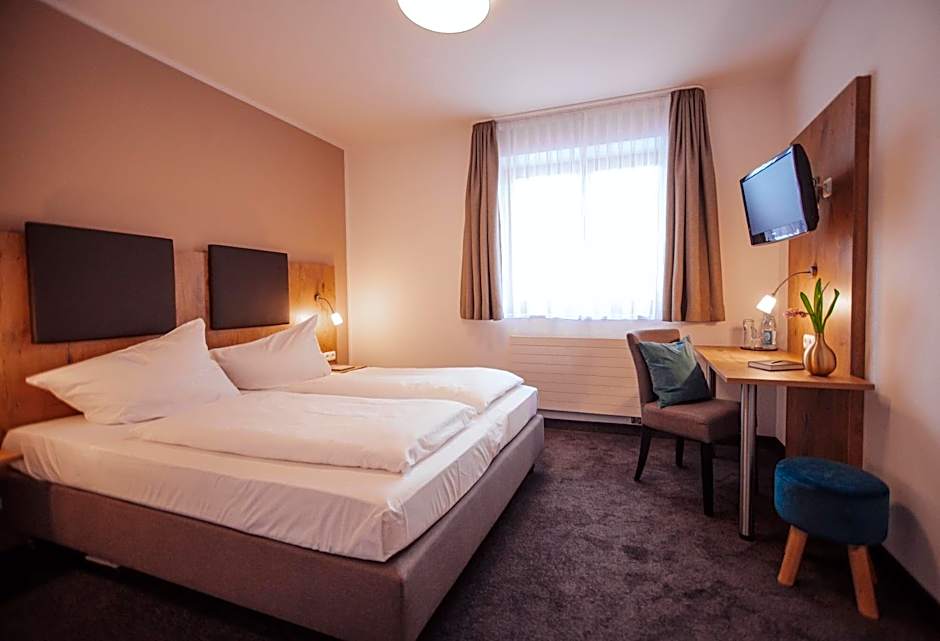 Hotel am Hachinger Bach by Blattl