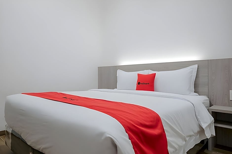 RedDoorz Plus @ Jalan Juanda Medan