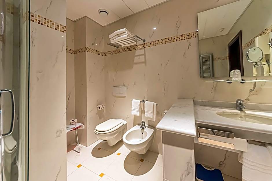 Dado Hotel International