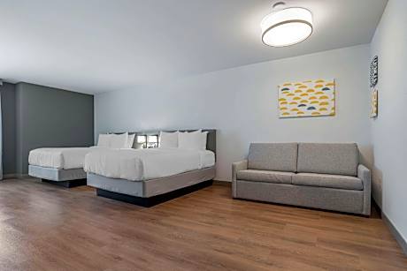 Queen Suite with 2 Queen Beds/Sofabed - Disability Access - Non Smoking