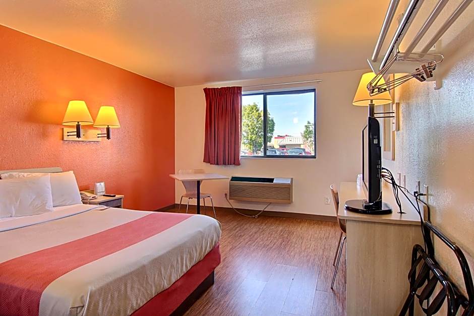 Motel 6-Fargo, ND - West Acres - North Fargo