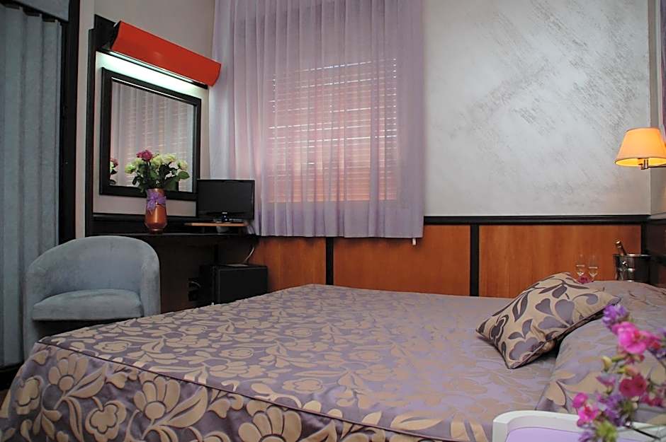 Foto 1 daripada 12 — Double Room