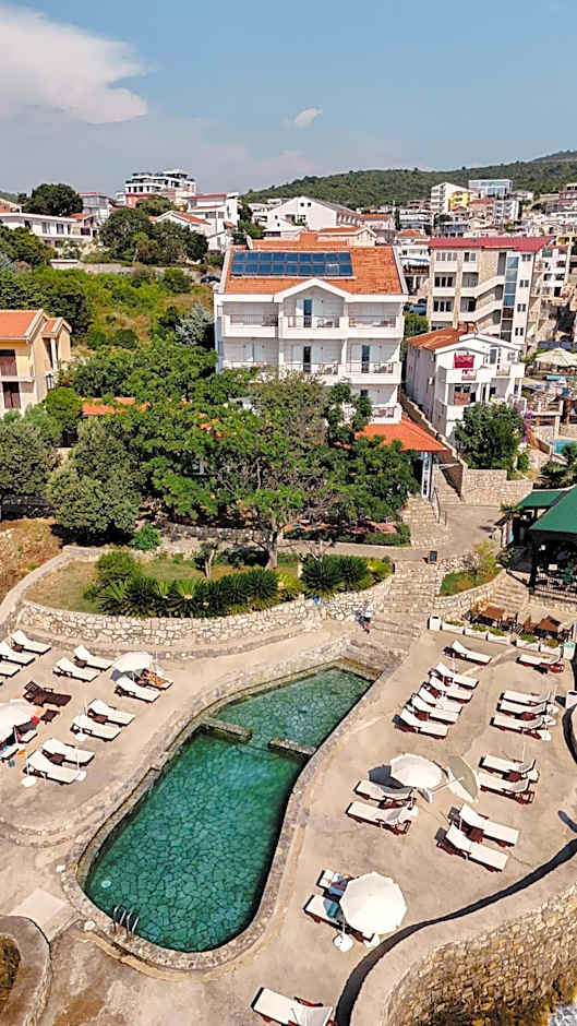 Hotel R