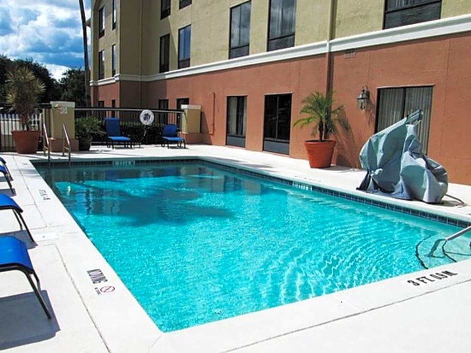 Holiday Inn Express & Suites Quincy I-10, an IHG Hotel