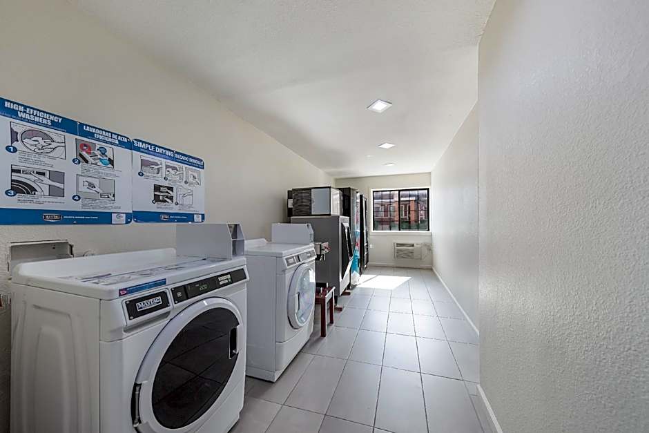 Red Roof Inn & Suites Denton