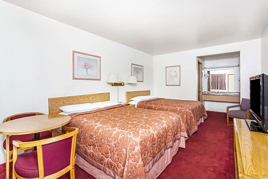 Super 8 Phoenix Metro North – Phoenix, AZ