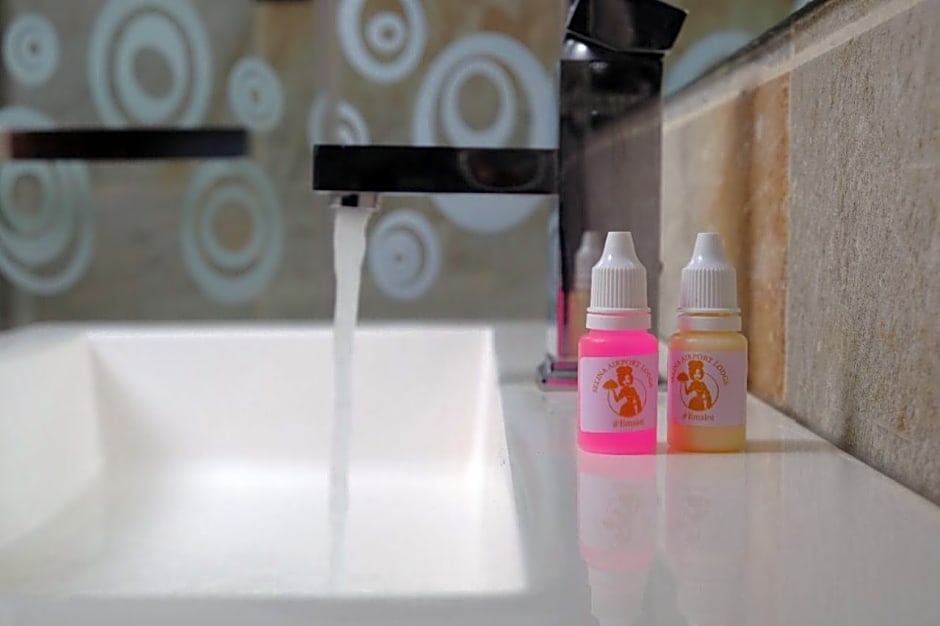 Selina Airport Lodge #Emzini