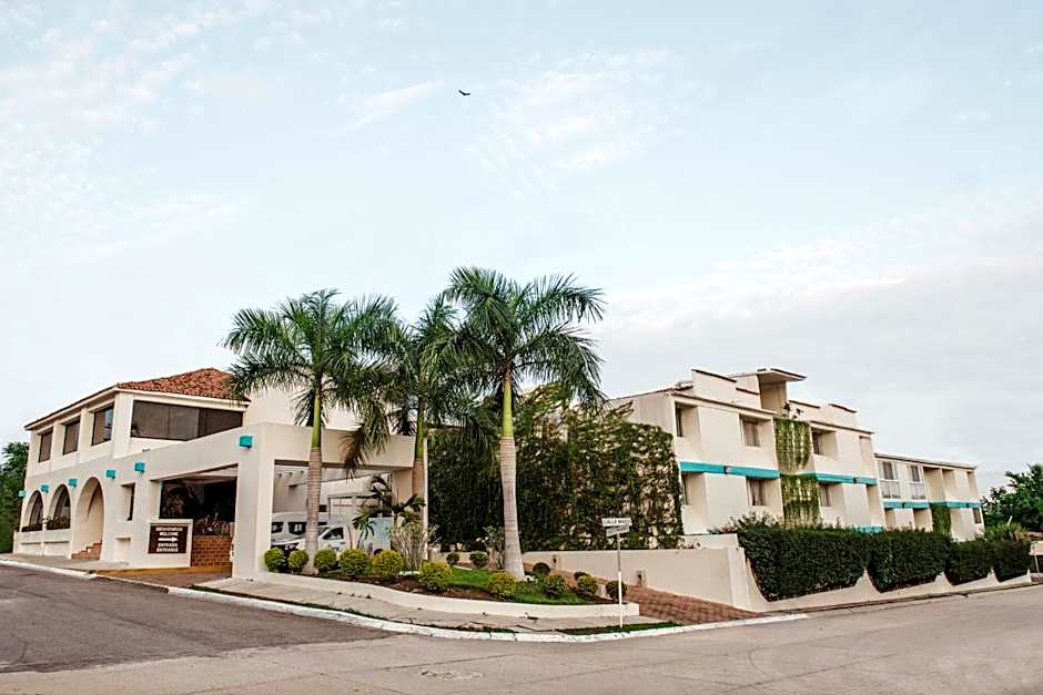 Hotel & Suites Villasol