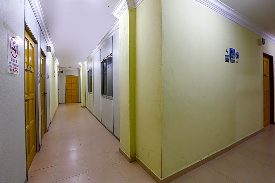 SPOT ON 89857 Azra Inn (Rumah Tumpangan)