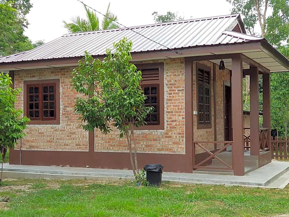 D'Impiana Riverview Chalet # Lenggong