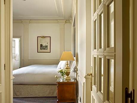 Grand Supreme Room with Jacuzzi Red Level