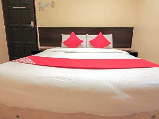 OYO 44078 The Island Hotel