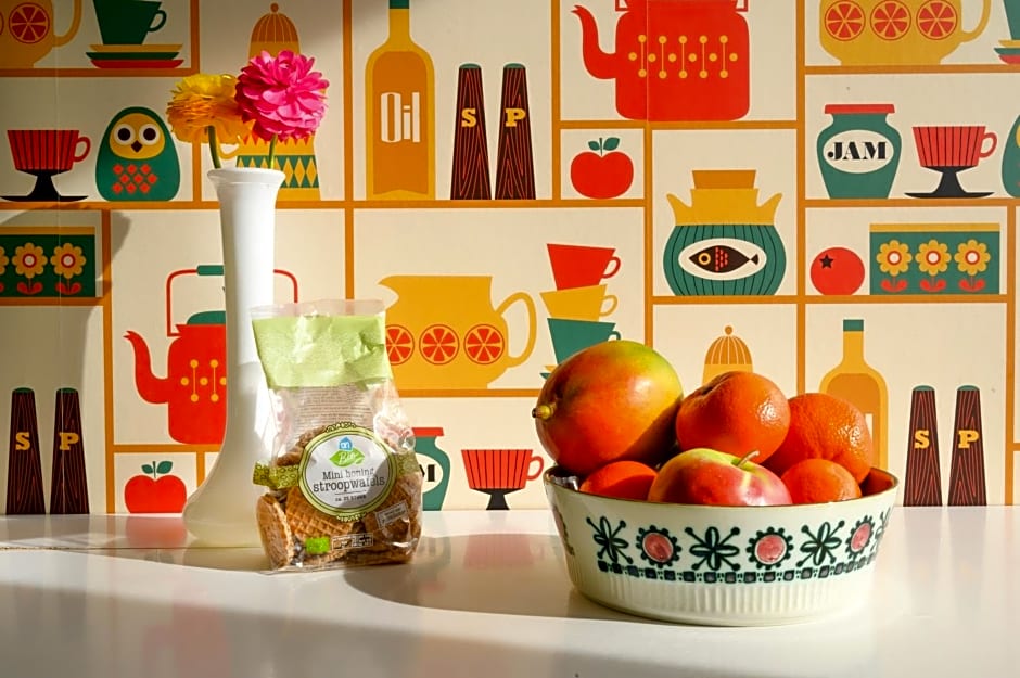 Houseboat studio with canalview and free bikes