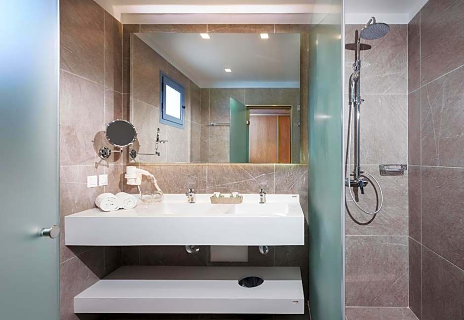 The Aeolos Beach Hotel