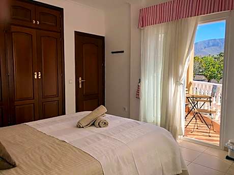 Double - Shared Bathroom