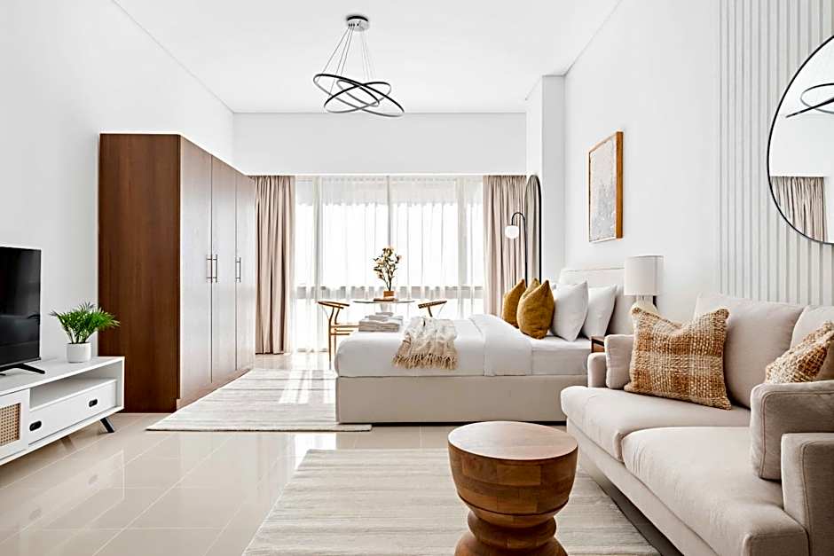 Silkhaus Bright Studio Near Silicon Central Mall