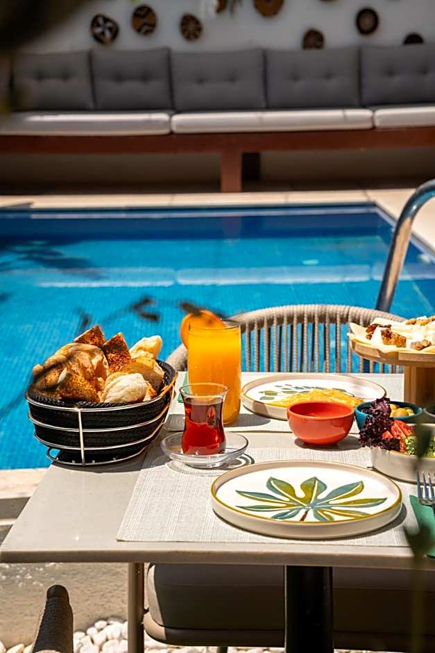 The Comelly Alaçatı